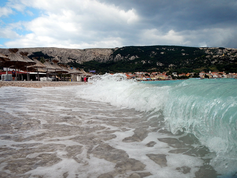 Kvarner: BASKA auf Krk > Brandung