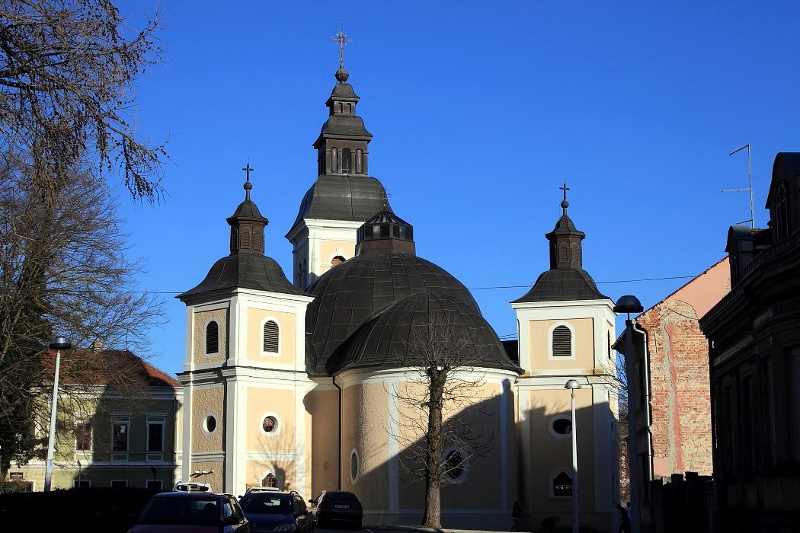 Landesinnere: DARUVAR > Kirche Presvetog Trojstva