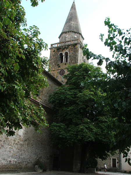 Istrien: GROŽNJAN >     Pfarrkirche Hll. Vitus, Modesto und Crescenza