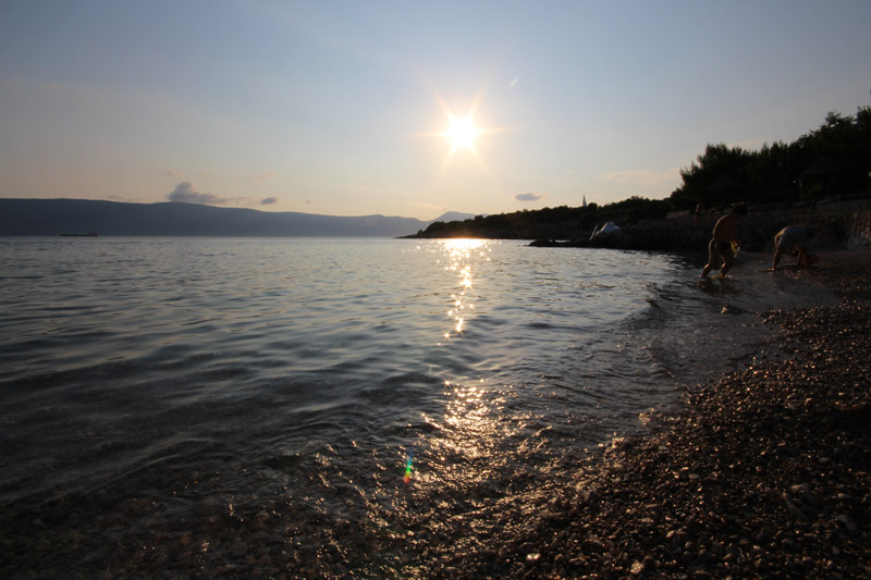 Kvarner: KRK > Strand Jert bei Pinezići