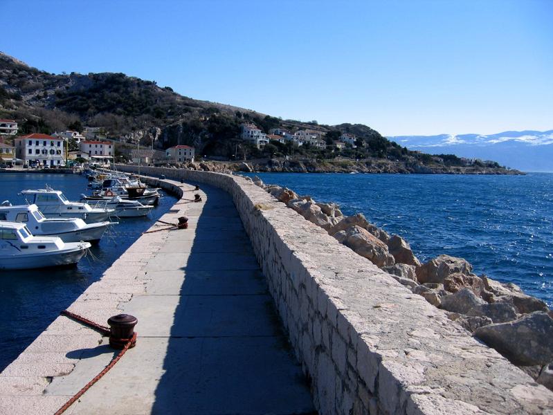 Kvarner: Baska, Insel KRK > Bucht mit Mole