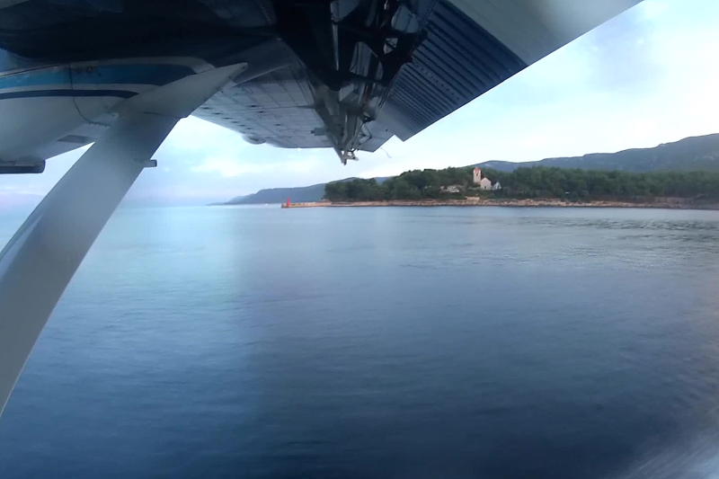 Dalmatien: JELSA auf Otok Hvar > Mit dem Flieger auf dem Wasser