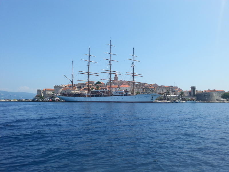 Die Sea Cloud vor Korcula Stadt