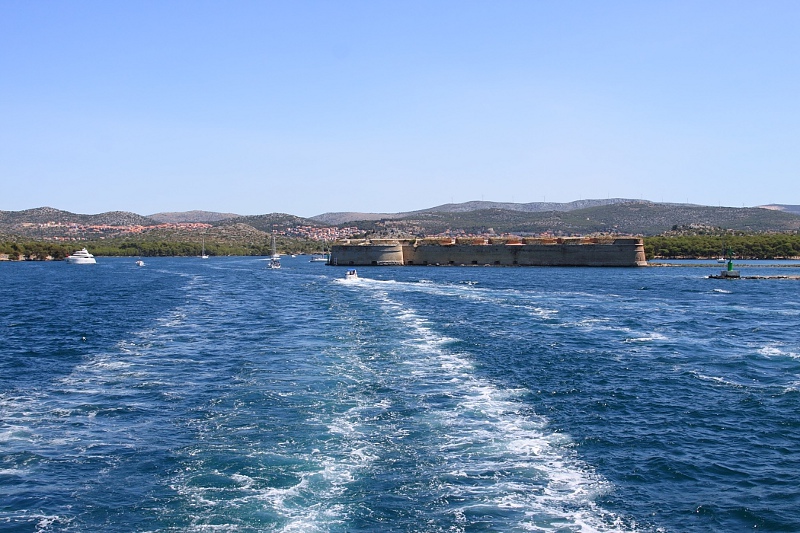 Dalmatien: SIBENIK > Fähre auf die Insel Zirje