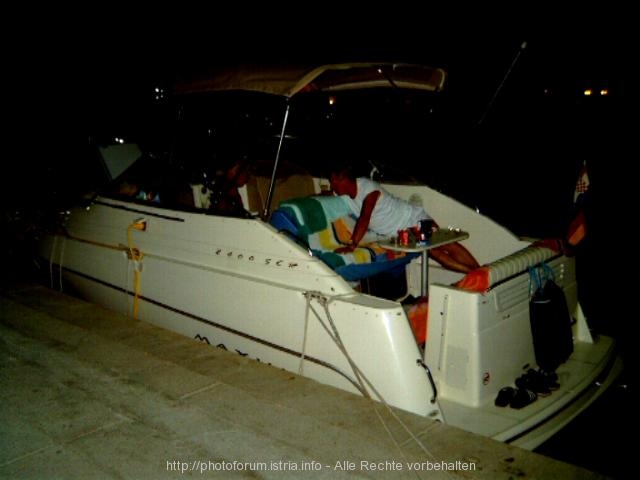 TROGIR > Altstadt > vor Anker - Boot im Trogirski kanal