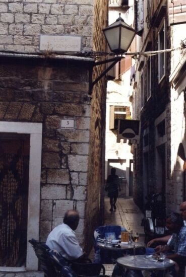 TROGIR > Altstadt > Gasse Kohl-Genscher