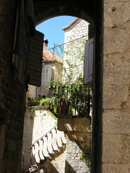 TROGIR > Altstadt > Gasse - Treppe