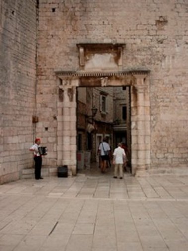 TROGIR > Altstadt > Stadttor Südseite