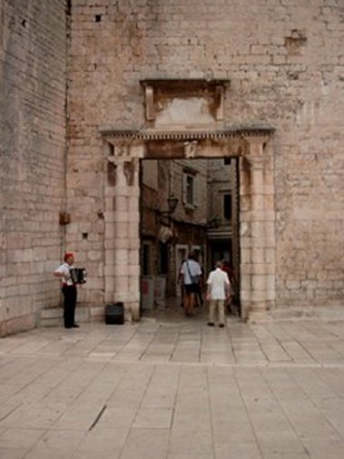 TROGIR > Altstadt > Stadttor Südseite