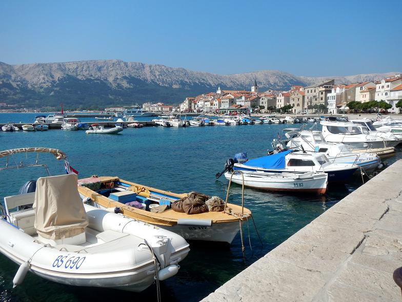 Kvarner: Baska, Insel KRK > Boote an der Kaimauer