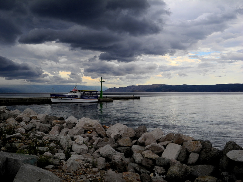 Kvarner: CRIKVENICA > dunkle Wolken