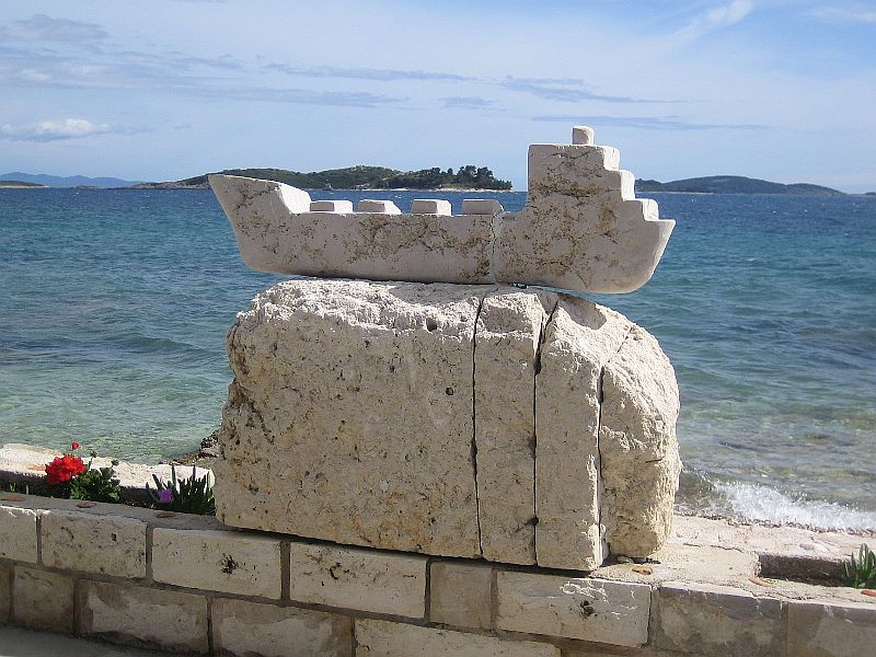 OREBIC auf Peljesac > Steinskulptur Schiff