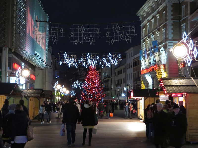 Kvarner: RIJEKA > Weihnachtsmarkt am Korzo