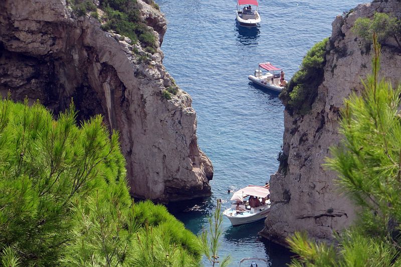 Dalmatien: INSEL VIS > Uvala Stiniva > Anfahrt per Boot