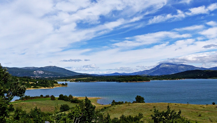 Der Perućko jezero