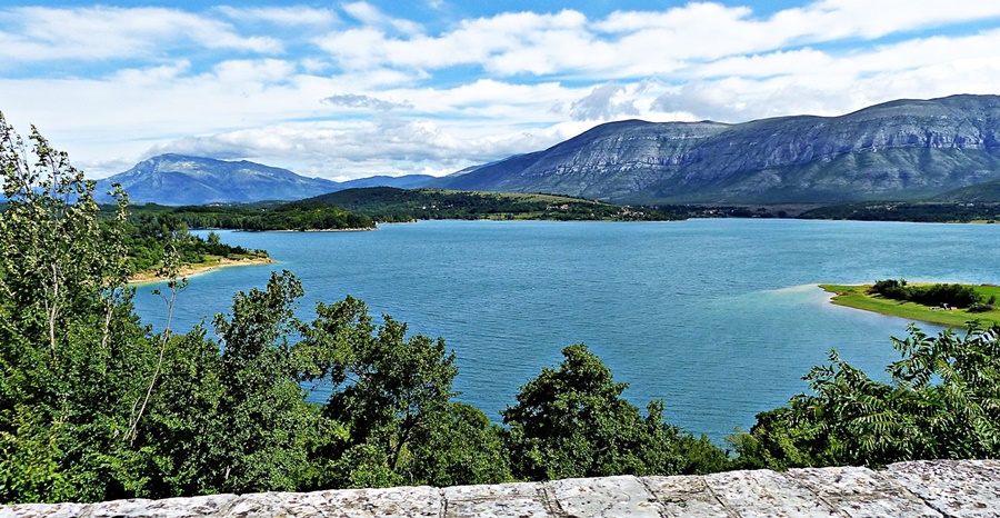 Der Perućko jezero