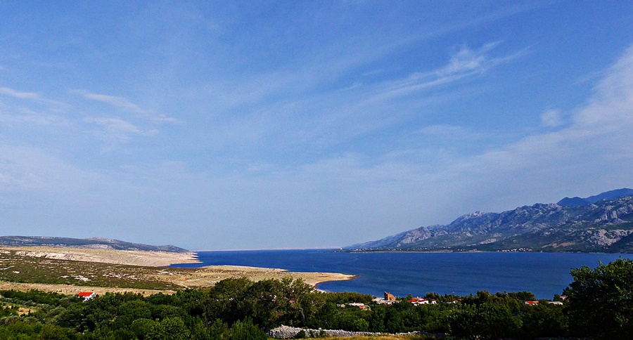 DALMATIEN>Blick in den Kanal von STARIGRAD PAKLENICA