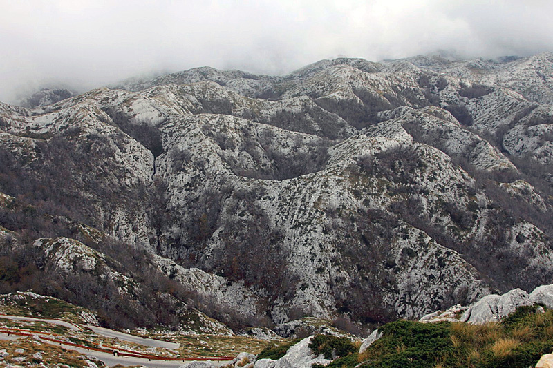 Dalmatien: MAKARSKA > Sv. Jure - felsige Aussicht