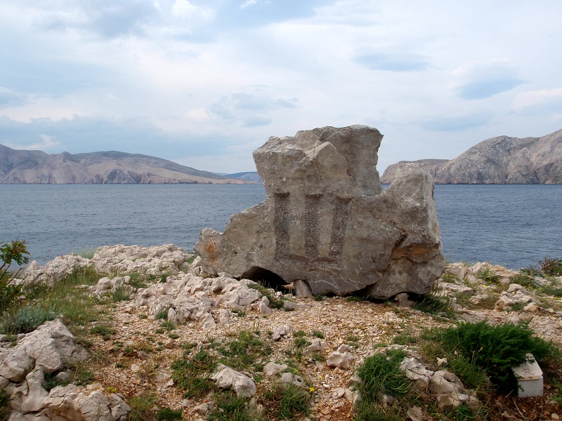 Kvarner: BAŠKA/Krk > Stein mit Glagonitischen "Š"