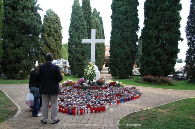 POREC > Friedhof > Ein Tag nach Alllerheiligen am 02.11.2005