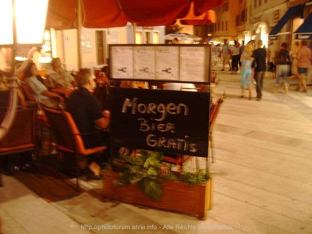 POREC > neben dem Cafe Central