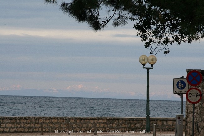 Porec > Blick auf die Alpenkette 3