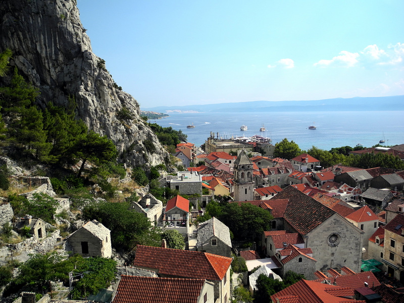 Dalmatien: OMIS > Altstadt von oben