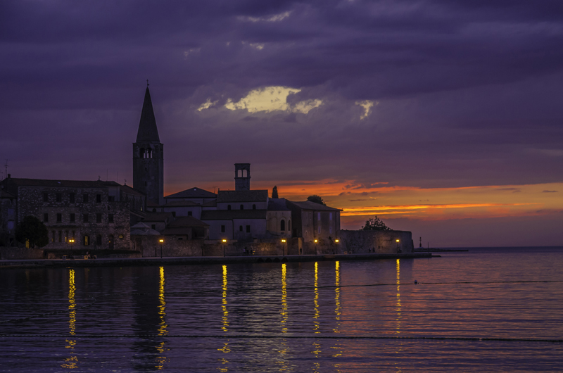 Istrien: POREC > Skyline am Abend