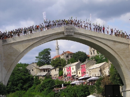 MOSTAR > Brückensprünge 2004