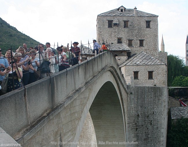 MOSTAR > Alte Brücke > Spektakel der Brückenspringer > Animation zu Ende