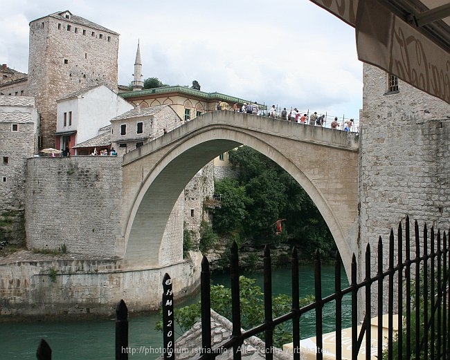 MOSTAR > Alte Brücke > Spektakel der Brückenspringer > Brückenspringer