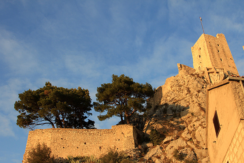 Dalmatien: OMIS > Wanderung durch die Altstadt zur Mirabella