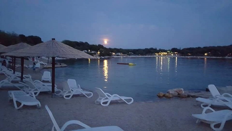 Istrien:Rovinj-Valalta>Vollmond am Abend