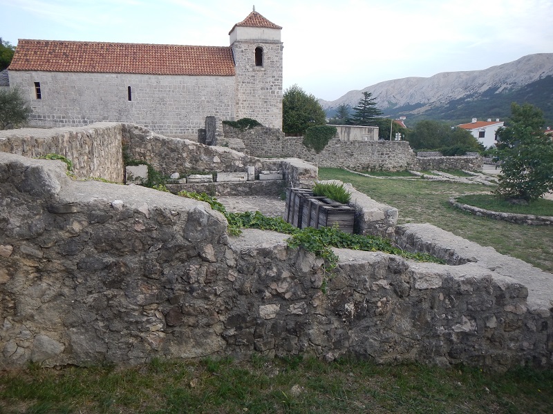 Kvarner: JURANDVOR/Krk > Kirche mit "bašćanska ploča"