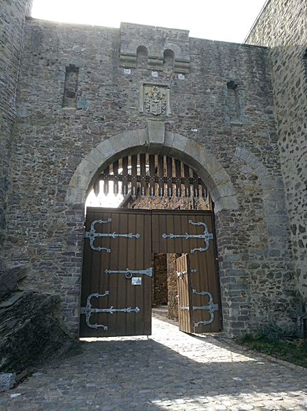 * Deutschland: Burg Laufenburg bei Langerwehe in NRW