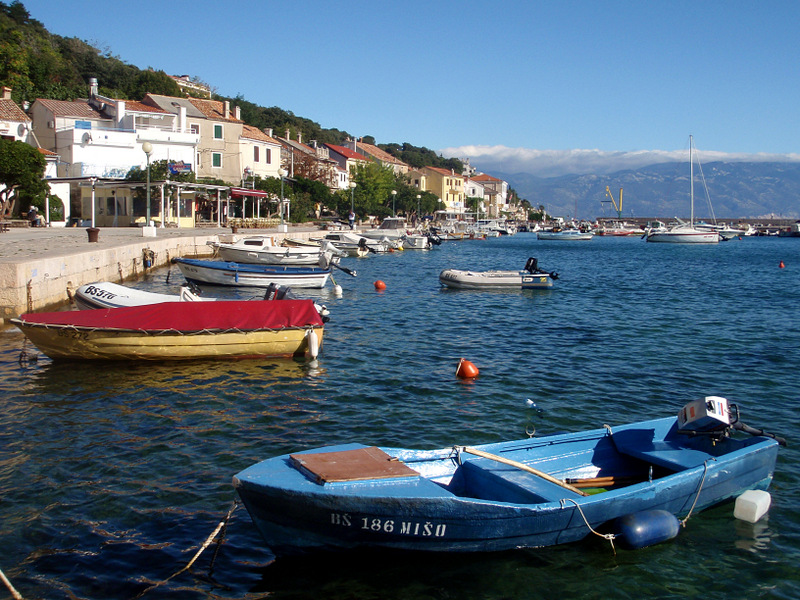 Insel Krk / Boote im Hafen von Baska