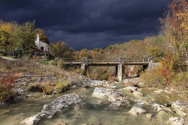 Istrien: KOTLI > Aufziehende Regenwolken