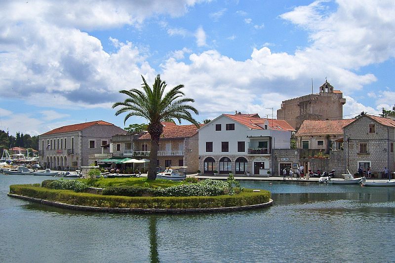 Dalmatien: INSEL HVAR > Vrboska > Inselhafen/Hafen mit Insel