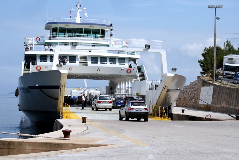 Kvarner: MERAG> Fährhafen Merag