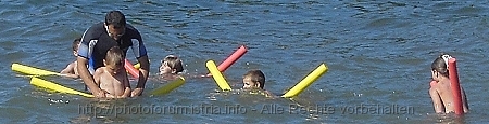 Header Kinder beim schwimmen