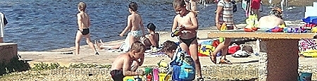 Kinder am Wasser