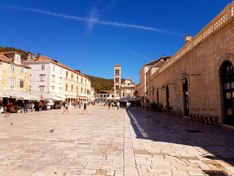 kalender_2018-34_Hauptplatz_in_Hvar.jpg