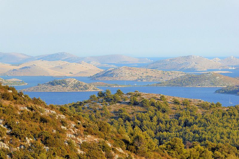 Dalmatien: DUGI OTOK > Blick vom Kozenjak zu den Kornaten