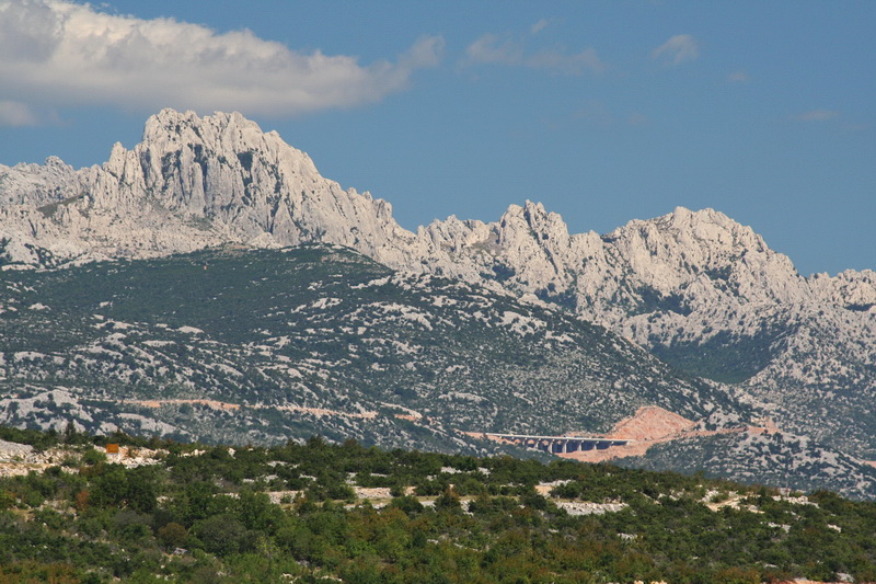 Dalmatien : VELEBIT >Auffahrt zum Tunnel Sveti Rok