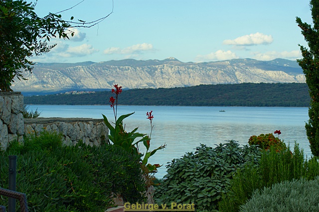 Kvarner: Krk>Porat> Blick aufs Gebirge.