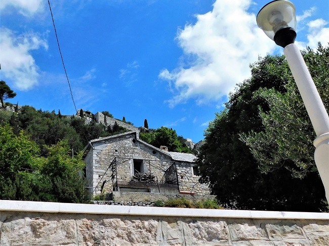 Dalmatien: Klis> Verlassenes Gebäude