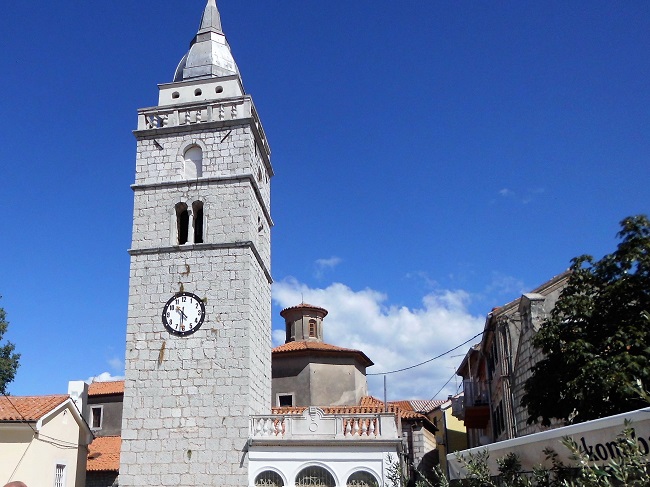 KVARNER: Insel Krk> Omisalj> Kirchturmuhr