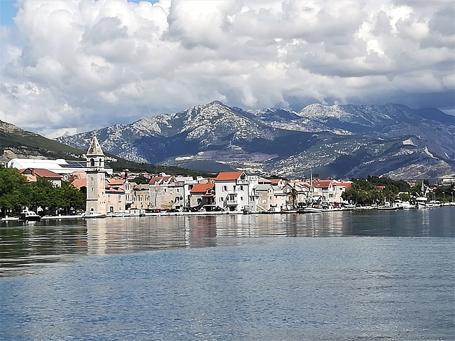 DALMATIEN: Split> Kastela Sucurac> Wolken