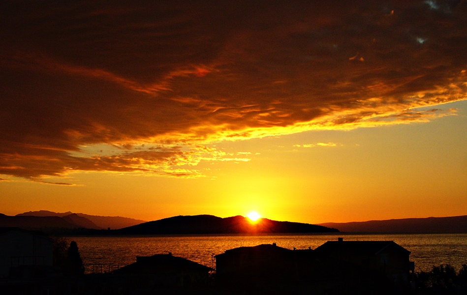 Dalmatien>Sonnenaufgang mit Wolken in Kastel Stafilic