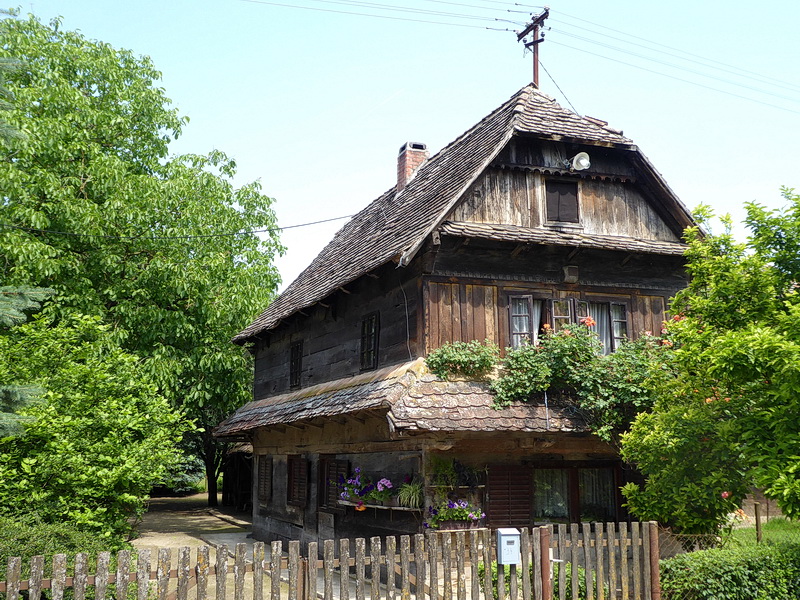 Landesinnere : Lonjsko Polje > CIGOC > altes Bauernhaus